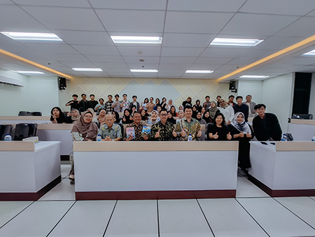 Atase Pendidikan KBRI Beijing Berbagi Wawasan tentang Kerjasama Pendidikan Indonesia-Tiongkok di Kelas Umum Bahasa Mandarin dan Kebudayaan Tiongkok UAI 