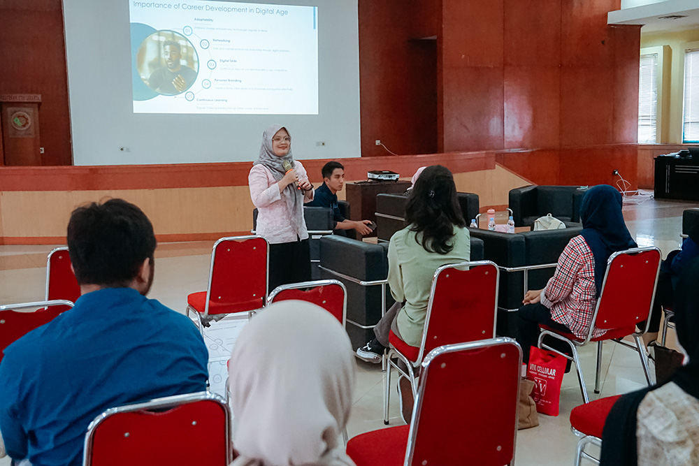Dua Dosen Teknik Industri UAI Berbagi Strategi Karier Digital di Politeknik STMI Jakarta 