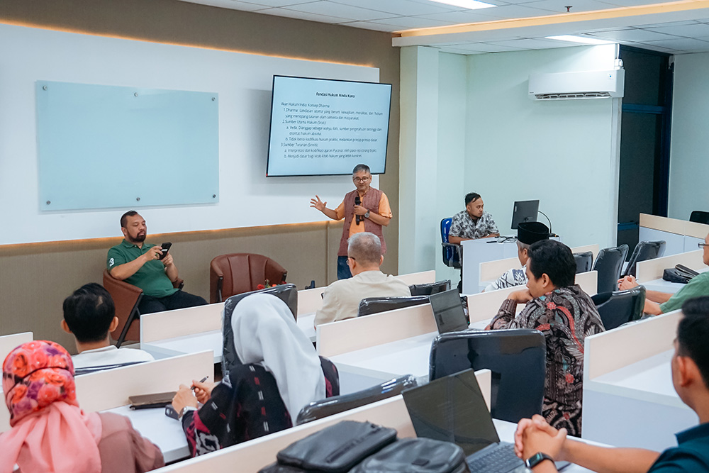 Kuliah Umum Fakultas Hukum UAI: Perbandingan Sistem Hukum India dan Indonesia